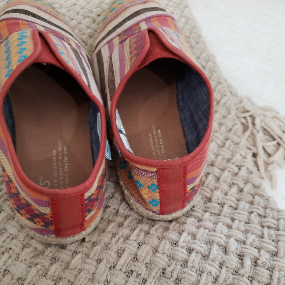 Toms Cayenne Multi Tribal Palmera Shoes, Size 7 - Picture 5 of 10